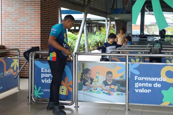 Quem guarda as portas, protege sonhos: uma homenagem ao Porteiro Escolar