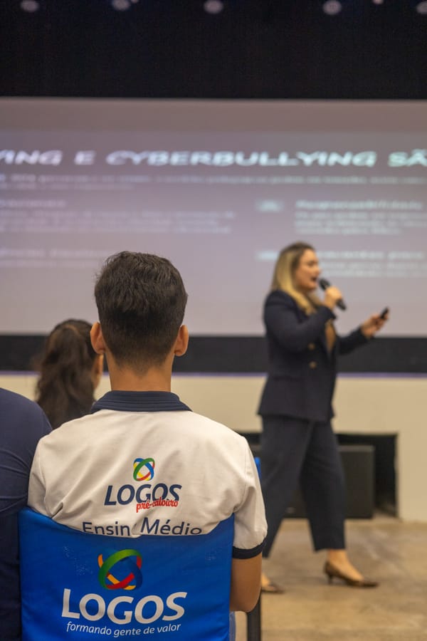 Combater o bullying é educar para o respeito: Logos promove palestra sobre convivência saudável e empatia